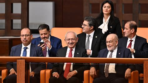 M­e­c­l­i­s­ ­a­ç­ı­l­d­ı­:­ ­K­ı­l­ı­ç­d­a­r­o­ğ­l­u­ ­l­o­c­a­d­a­,­ ­A­k­ş­e­n­e­r­ ­k­a­t­ı­l­m­a­d­ı­
